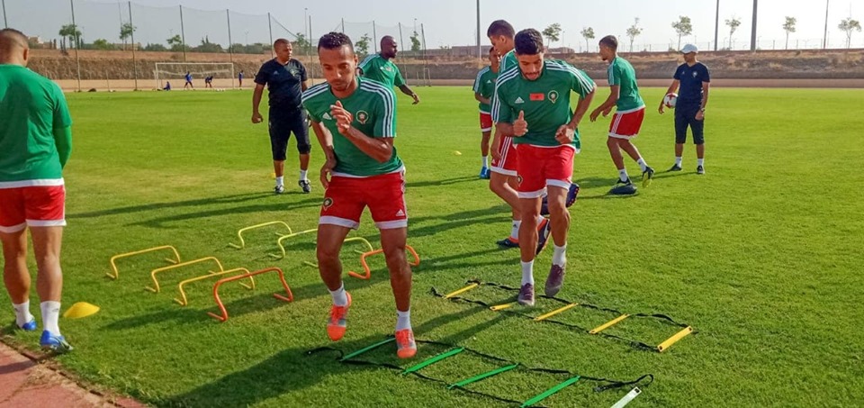 هداف مغربي يغادر تجمع المحليين لحسم مستقبله