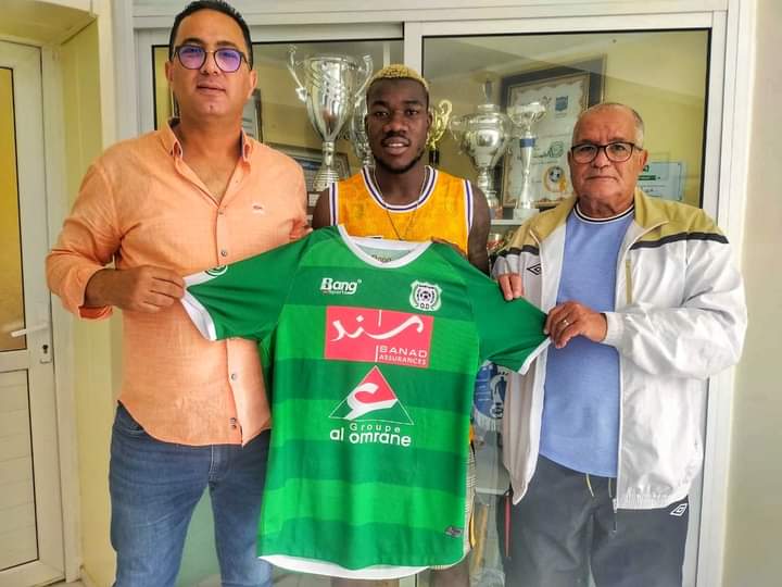 الدشيرة يمدد عقد لاعبه الإيفواري