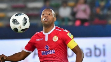 Photo of فيديو.. الودادي النقاش بكرسي احتياط الرجاء لتحية اللاعبين