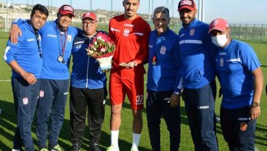 Photo of الحسنية يكرم لاعبه بوفتيني بعد التتويج القاري