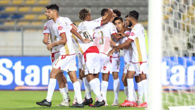 Photo of فيديو رائع..لاعبو الوداد في لقطة طريفة مع البنزرتي في مستودع الملابس بعد التتويج