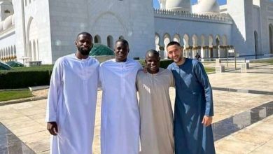 Photo of زياش وزملائه المسلمين بتشيلسي يؤدون صلاة الجمعة بمسجد الشيخ زايد