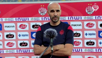 Photo of فيديو طريف..لاعبو الوداد يفاجئون الركراكي في الندوة الصحافية