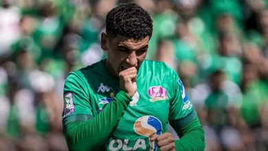 Photo of فيديو خاص.. لاعبو الرجاء يغادرون تحت وابل من السب والشتم والرشق بالقنينات