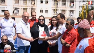 Photo of فيديو.. تكريم خاص من الرابطة وقدماء لاعبي الوداد للمرحوم توزير