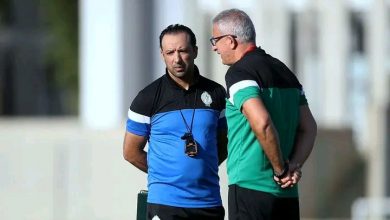 Photo of فيديو.. مساعد منذر الكبير ممنوع من الجلوس بكرسي احتياط الرجاء ويتابع المباراة من المدرجات