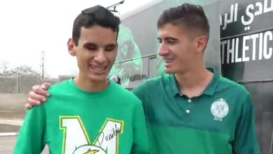 Photo of فيديو..مبادرة إنسانية رائعة من الرجاء..استقبال خاص من اللاعبين للكفيف طه