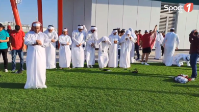 Photo of فيديو.. لقطة جد مؤثرة الجماهير القطرية تؤدي صلاة العصر قبل مشاهدة المقابلة