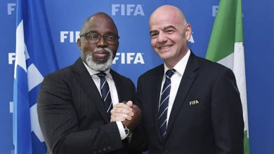 Photo of عضو مجلس “الفيفا” ينتقد الجزائر بسبب فضيحة افتتاح “الشان” ويدعو إلى حماية قيم كرة القدم