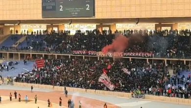 Photo of فيديو.. لقطة طريفة.. مشجع يقتحم الملعب لتكسير هجمة للفتح في مواجهة الكوكب