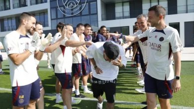Photo of فيديو.. لاعبو باريس سان جيرمان يودعون نيمار بعد التحاقه بالهلال السعودي