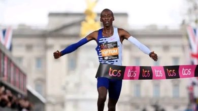 Photo of كيبتوم يحطم الرقم القياسي العالمي للماراثون بشيكاغو