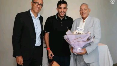 Photo of صور.. الرجاء ينظم حفل غذاء على شرف اللاعبين بحضور الرؤساء السابقين