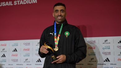 Photo of حمد الله يتسلم جائزة أفضل لاعب في نهائي المغرب والأردن